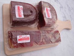 Geschenkbrett mit Bündnerflesich, Rohnussschinken und Rohspeck